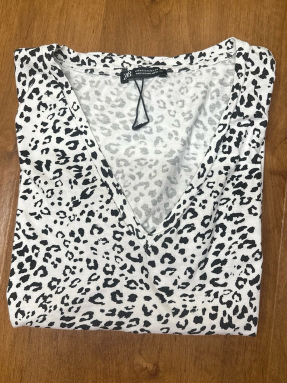 Zara White and Black Leopard Print V-Neck Top Size L